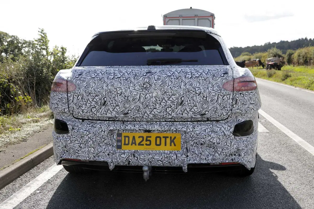 Bentley punta agli "Urban" SUV: avvistato il prototipo su strada [Foto Spia] (15)