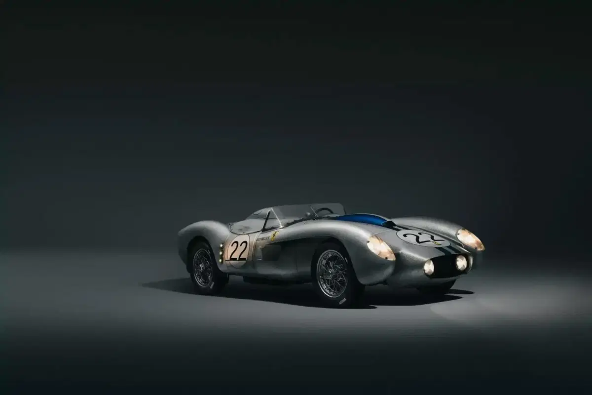 Ferrari Testa Rossa elettrica in scala 75%: quando la storia incontra il futuro (10)
