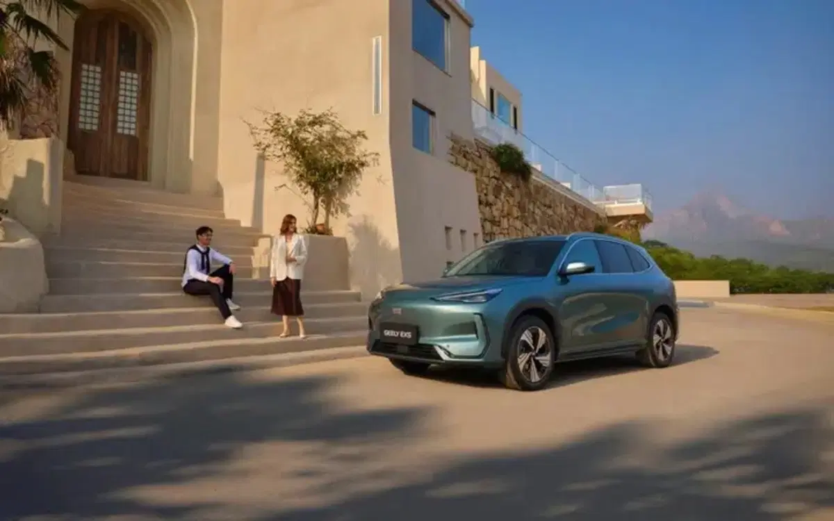 Geely sbarca in Italia: due SUV rivoluzionari da 34.900€ che sfidano Tesla e BMW (2)