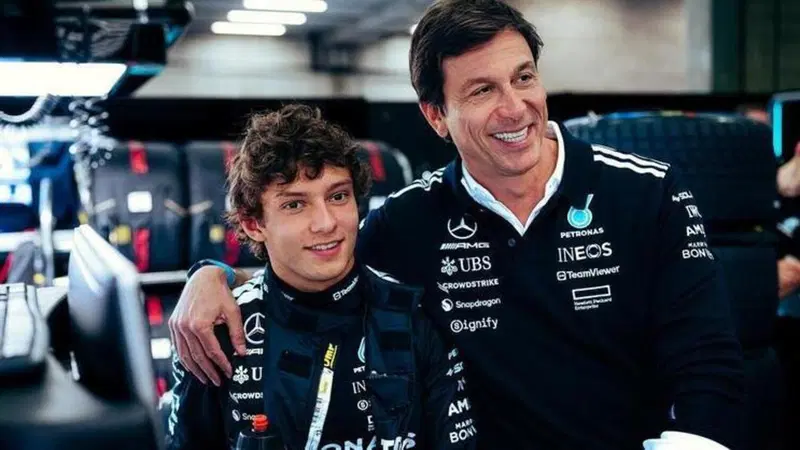 F1, Antonelli in Mercedes nel 2026? Wolff: "Sar&agrave; il nostro futuro". Sainz tranquillo in Williams: "Nessun contatto con Toto"