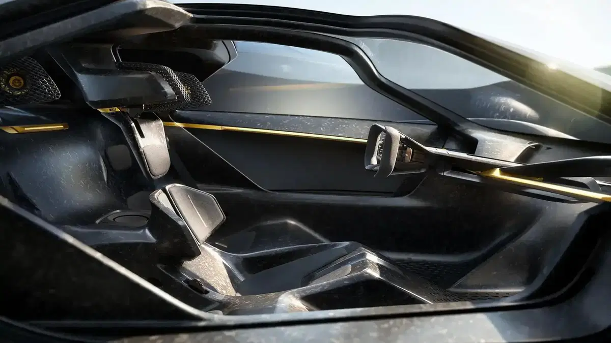 Lotus Theory 1: la supercar elettrica da 986 CV bloccata solo da un tergicristallo! (3)