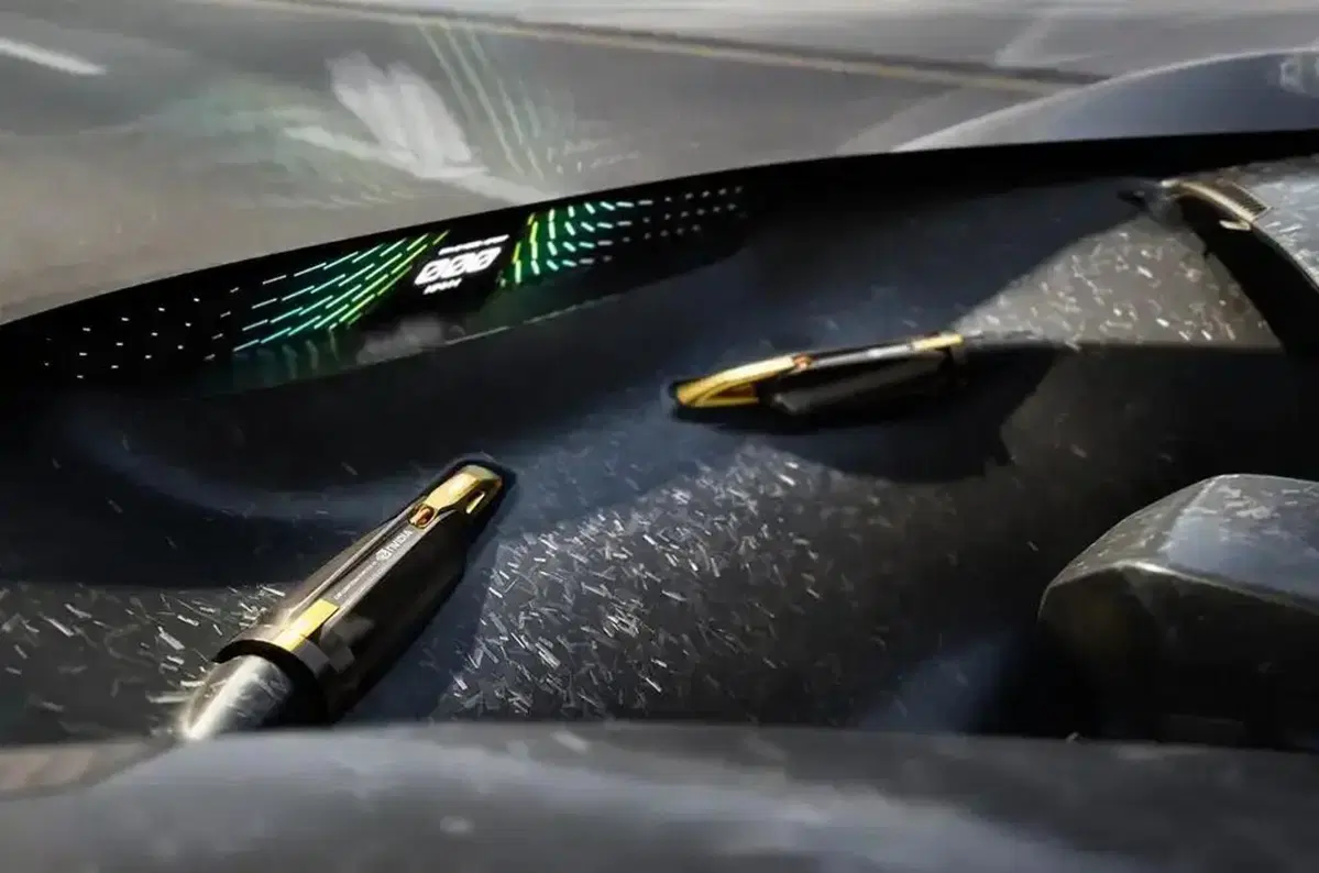 Lotus Theory 1: la supercar elettrica da 986 CV bloccata solo da un tergicristallo! (10)