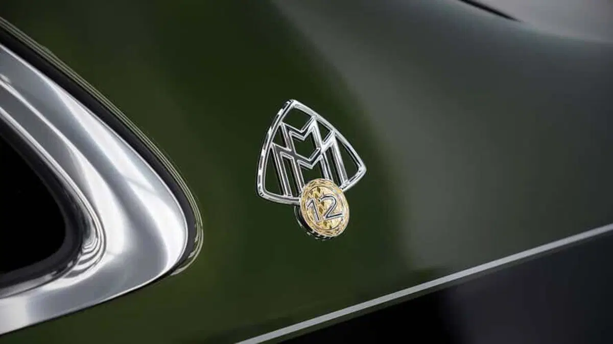 Mercedes-Maybach S 680 V12 Edition: oro, lusso sfacciato e un V12 che nel 2025 va contro l’elettrico