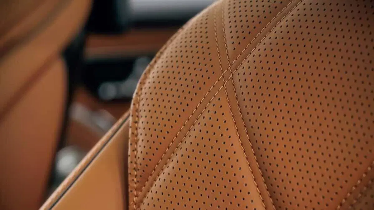 Mercedes-Maybach S 680 V12 Edition: oro, lusso sfacciato e un V12 che nel 2025 va contro l’elettrico (3)