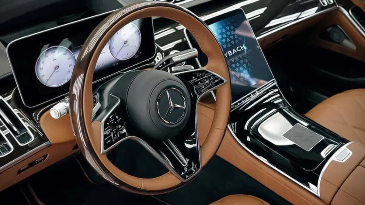 Mercedes-Maybach S 680 V12 Edition: oro, lusso sfacciato e un V12 che nel 2025 va contro l’elettrico (7)