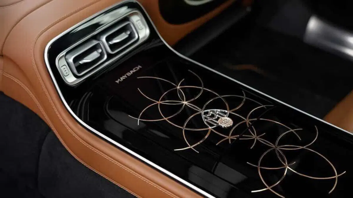 Mercedes-Maybach S 680 V12 Edition: oro, lusso sfacciato e un V12 che nel 2025 va contro l’elettrico (10)
