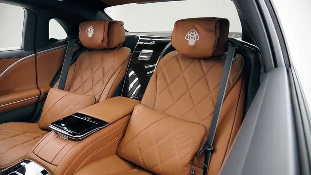 Mercedes-Maybach S 680 V12 Edition: oro, lusso sfacciato e un V12 che nel 2025 va contro l’elettrico (12)