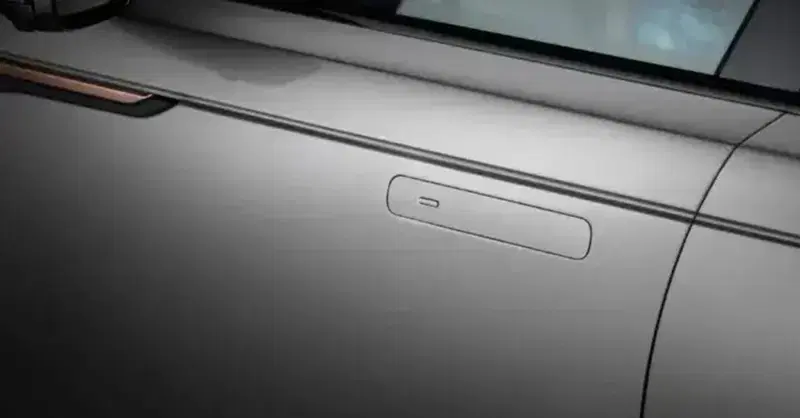 La Cina vuole vietare le maniglie elettriche a scomparsa: addio al gadget pi&ugrave; inutile delle auto moderne?