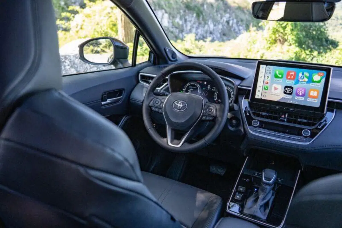 Interni della Toyota Corolla Cross 2026 (3)