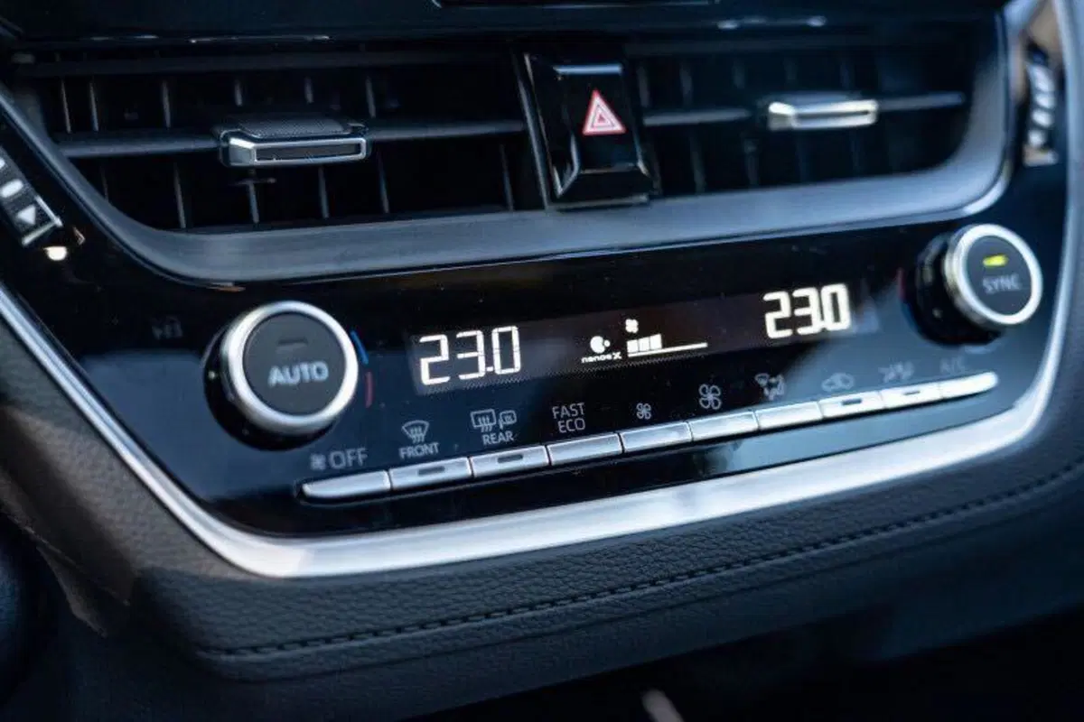 Interni della Toyota Corolla Cross 2026 (5)