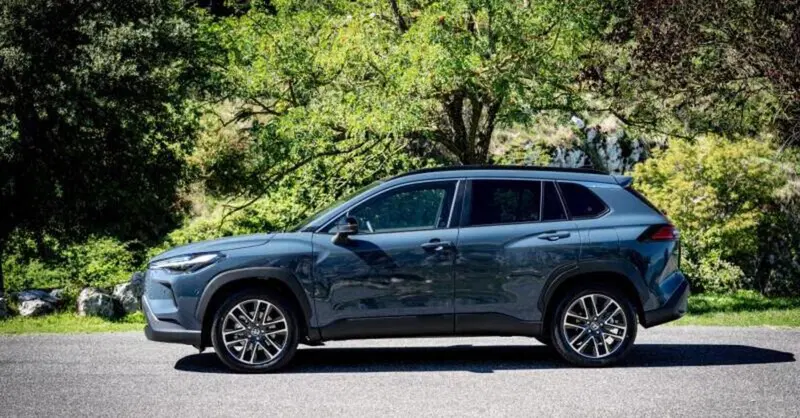 Toyota Corolla Cross: il nuovo SUV ibrido che tutti vorranno nel 2026 [VIDEO]