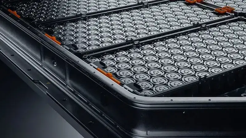 Rivoluzione auto elettriche 2030: sostituire la batteria coster&agrave; meno di riparare un motore classico