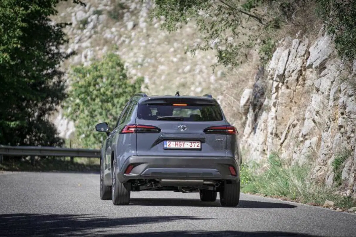 Interni della nuova Toyota Corolla Cross 2026 (7)