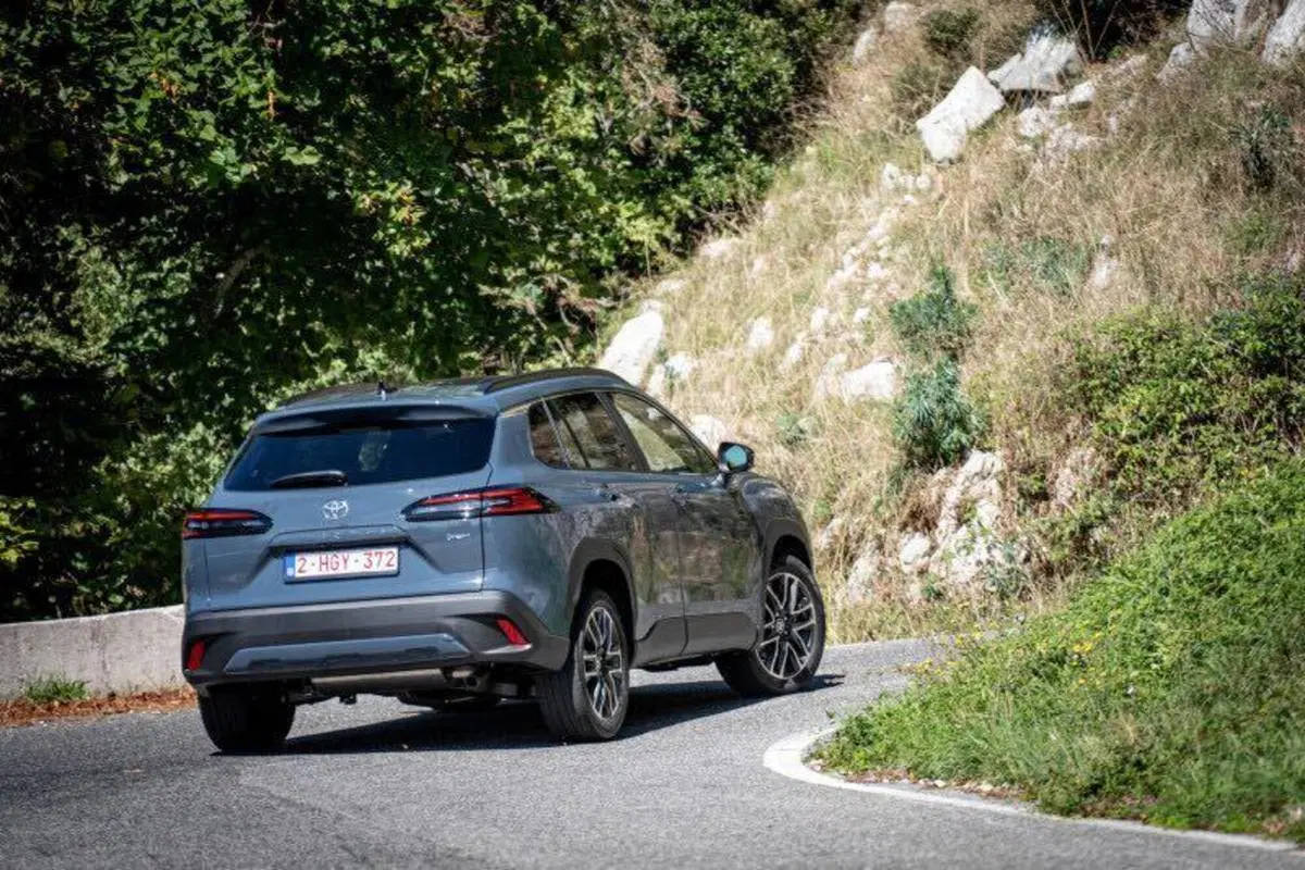 Interni della nuova Toyota Corolla Cross 2026 (8)