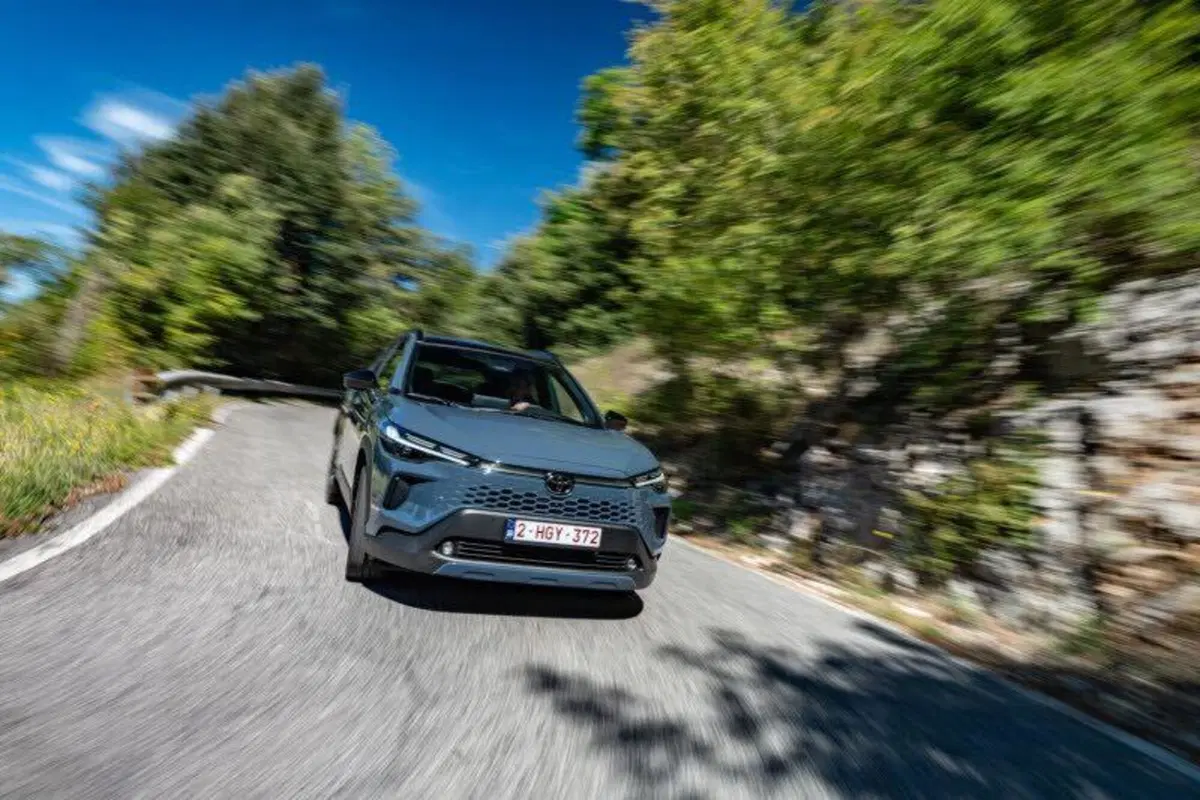 Interni della nuova Toyota Corolla Cross 2026 (9)