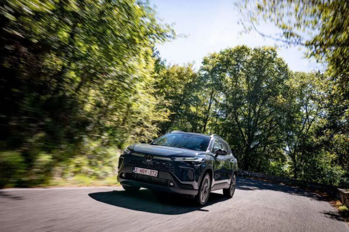 Interni della nuova Toyota Corolla Cross 2026 (10)