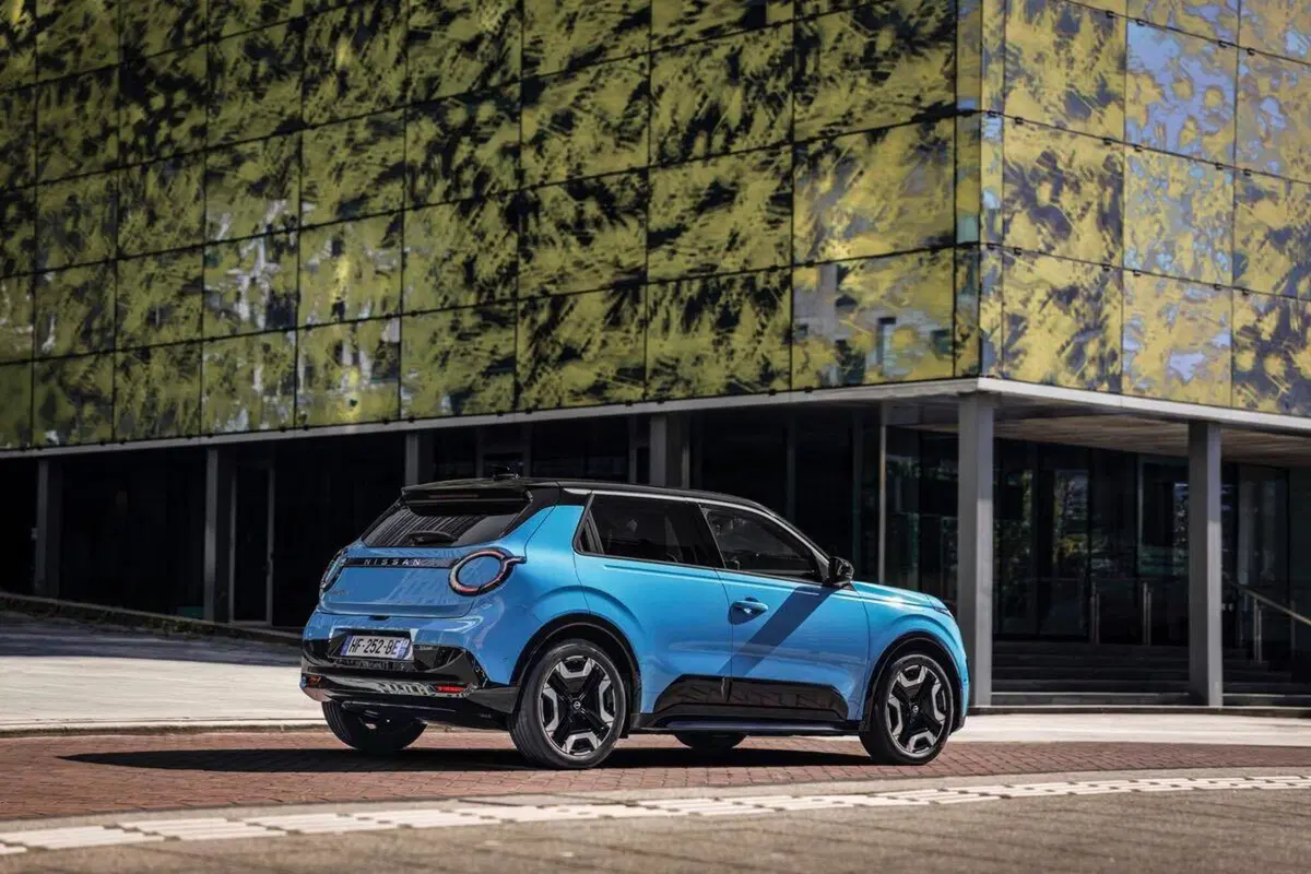 La Nissan MICRA 2025 ha finalmente imparato a guidare senza benzina (e promette di non lasciarvi a piedi) (2)