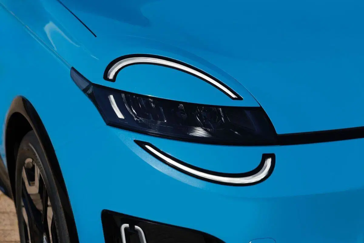 La Nissan MICRA 2025 ha finalmente imparato a guidare senza benzina (e promette di non lasciarvi a piedi) (6)