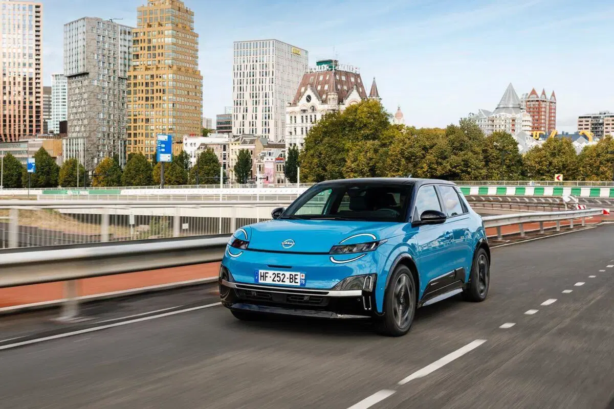 La Nissan MICRA 2025 ha finalmente imparato a guidare senza benzina (e promette di non lasciarvi a piedi) (10)