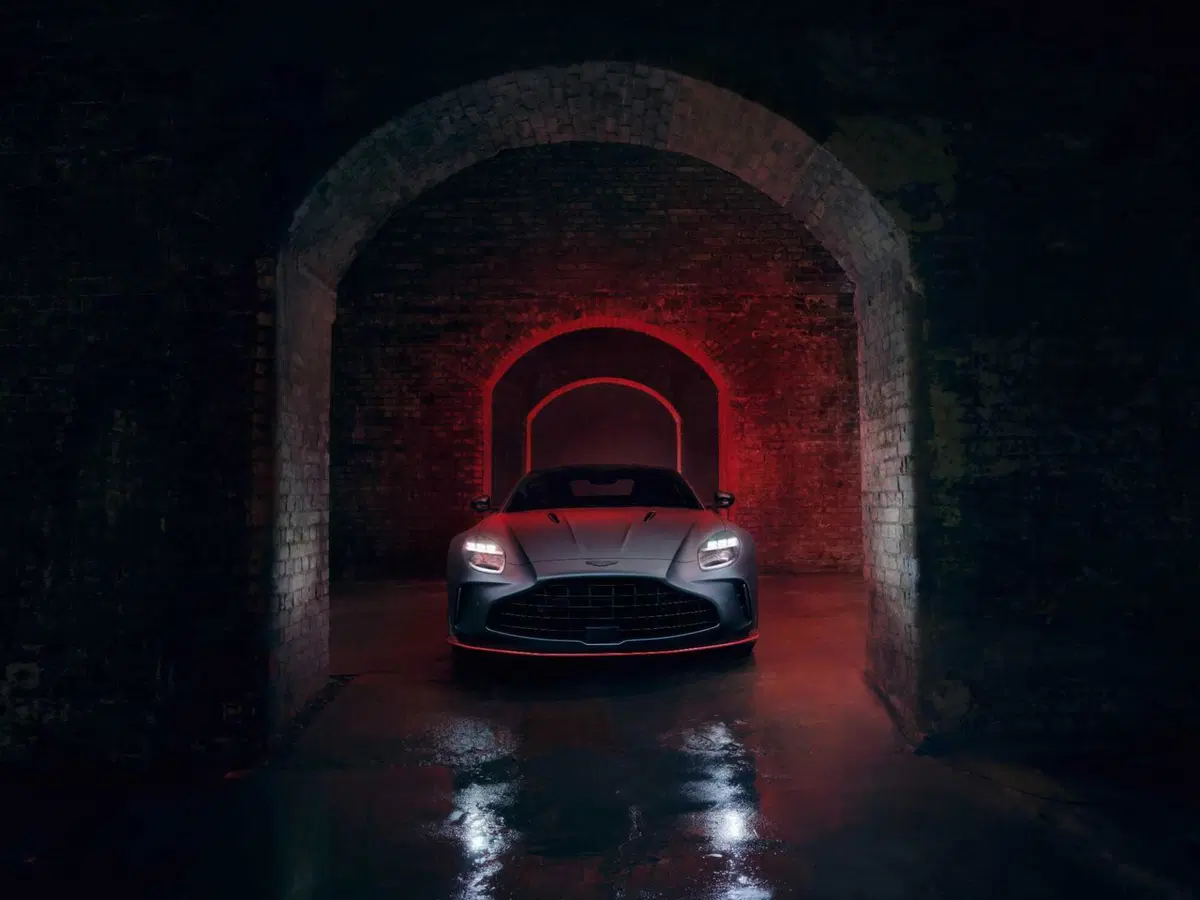 Aston Martin cambia tutto: la strategia che ridefinirà il lusso automobilistico (6)