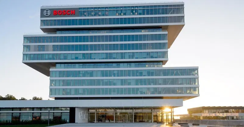 Bosch licenzia 13.000 dipendenti: il colosso dell'auto in ginocchio per la crisi del settore