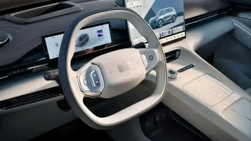 Gli interni della Geely EX5