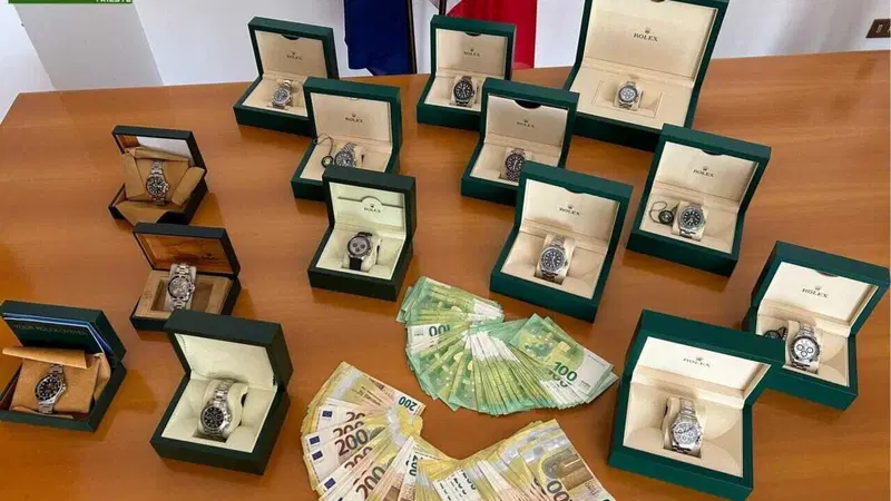 Trieste: evade 13 milioni al fisco e si compra 14 Rolex e due supercar 
