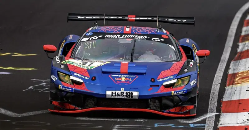 Non solo F1, Max Verstappen &egrave; una leggenda nel GT: cos&igrave; ha dominato al N&uuml;rburgring al debutto con una Ferrari 296