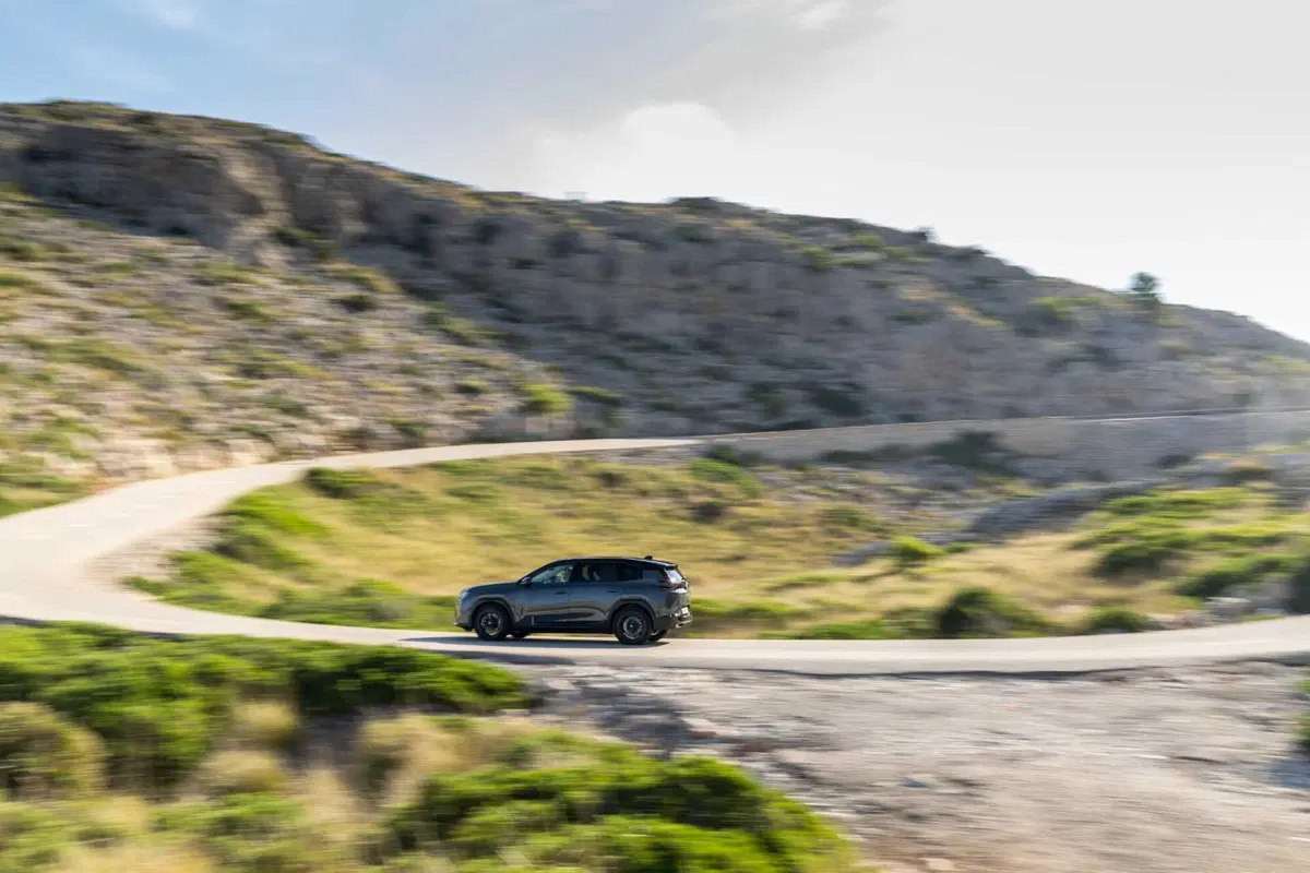 C5 Aircross 2025: SUV Citroën da 29.900 €, più spazio e fino a 100 km in elettrico (3)