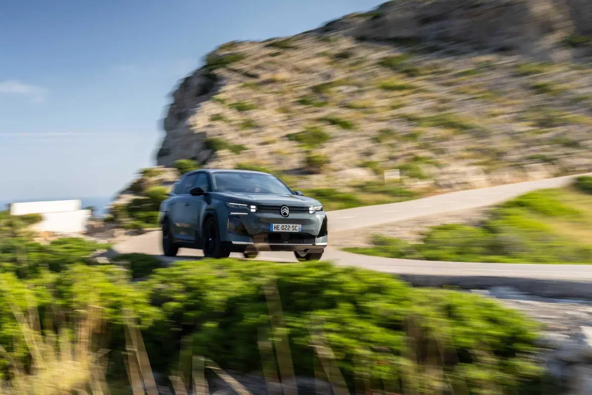 C5 Aircross 2025: SUV Citroën da 29.900 €, più spazio e fino a 100 km in elettrico (6)