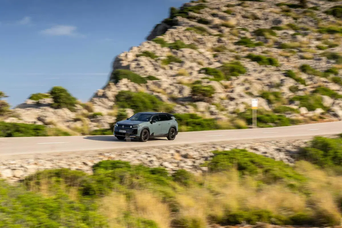 C5 Aircross 2025: SUV Citroën da 29.900 €, più spazio e fino a 100 km in elettrico (7)