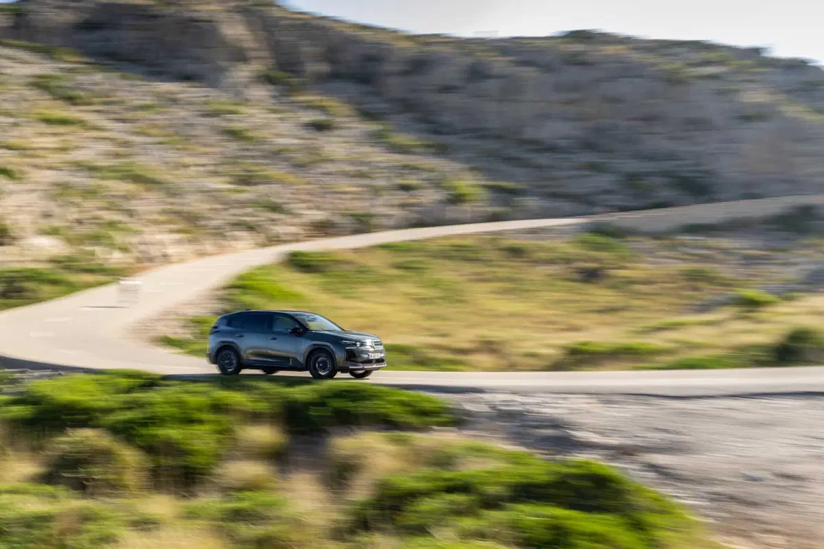 C5 Aircross 2025: SUV Citroën da 29.900 €, più spazio e fino a 100 km in elettrico (10)