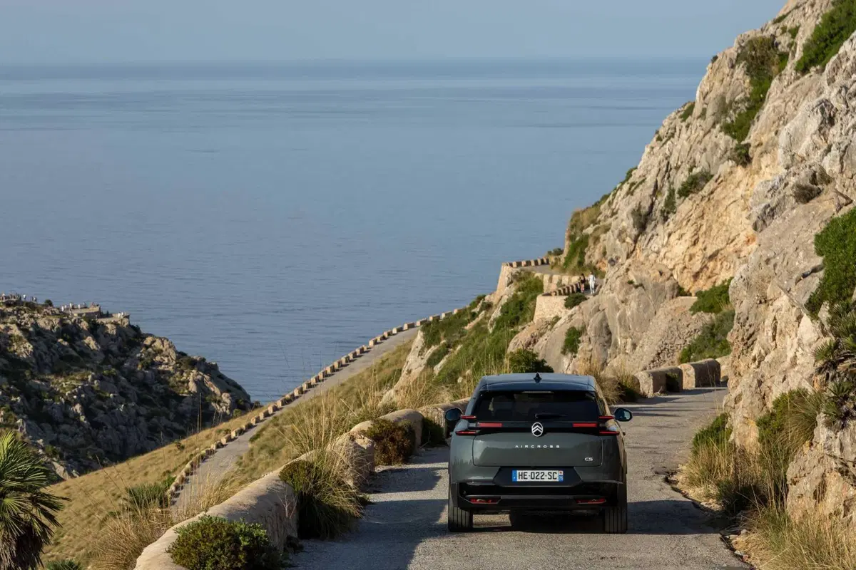 C5 Aircross 2025: SUV Citroën da 29.900 €, più spazio e fino a 100 km in elettrico (12)