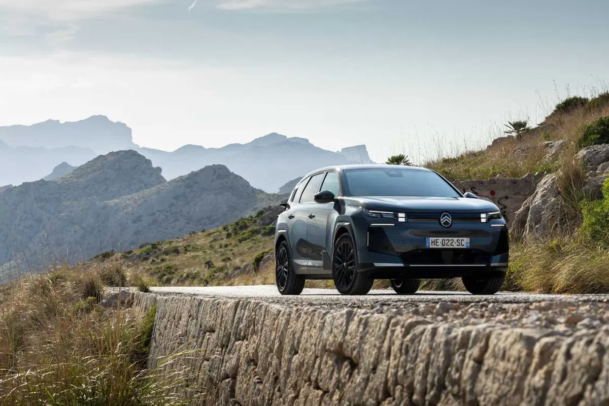 C5 Aircross 2025: SUV Citroën da 29.900 €, più spazio e fino a 100 km in elettrico (19)