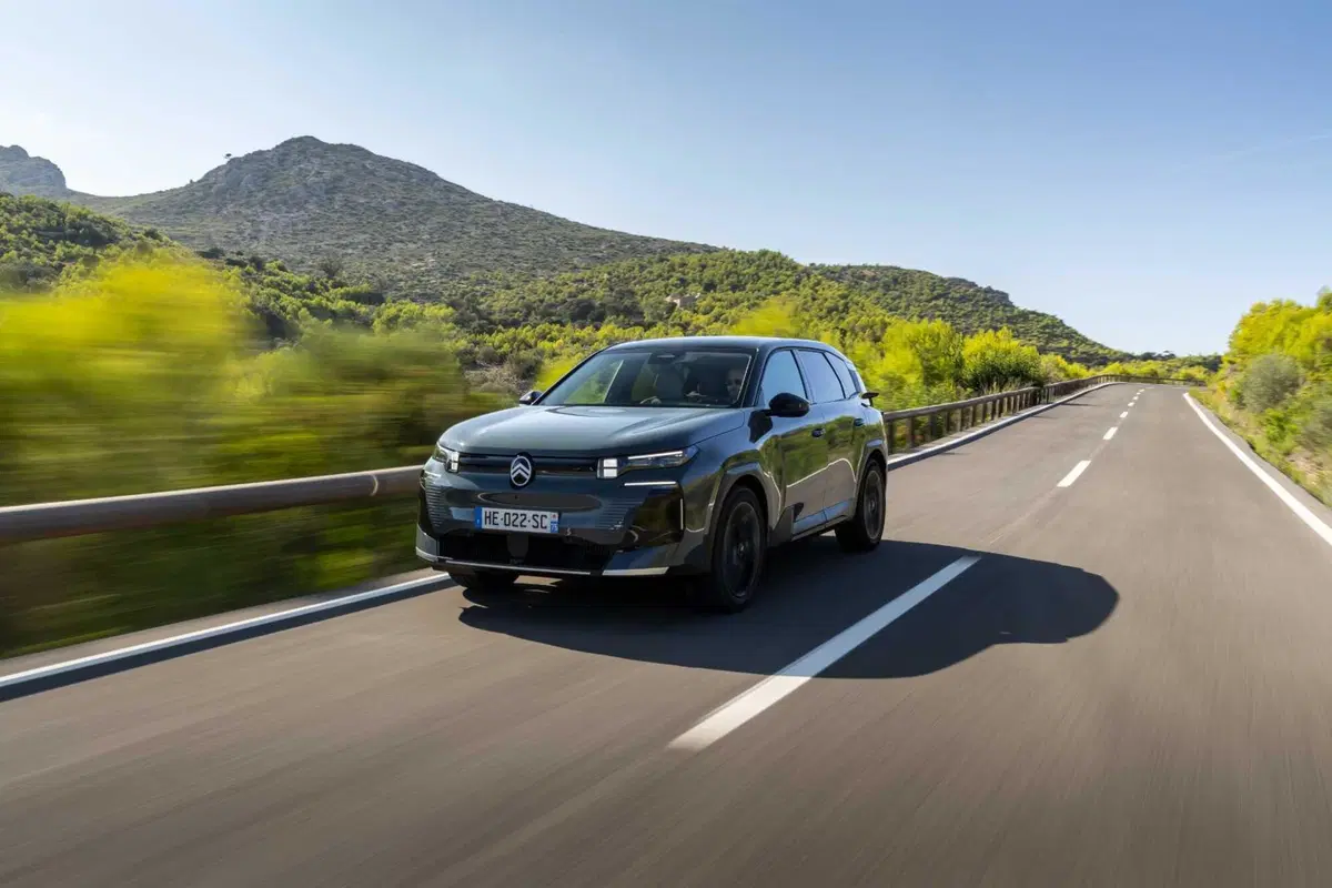 C5 Aircross 2025: SUV Citroën da 29.900 €, più spazio e fino a 100 km in elettrico (21)