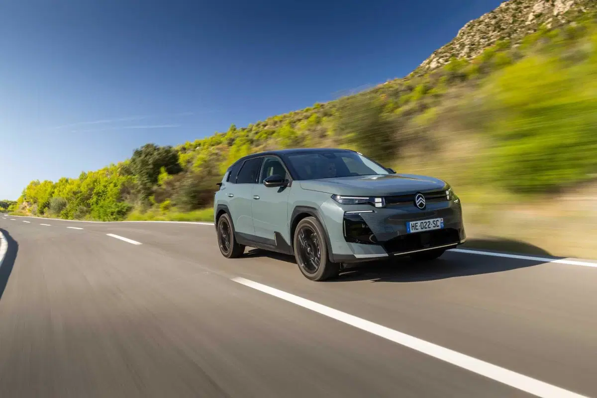 C5 Aircross 2025: SUV Citroën da 29.900 €, più spazio e fino a 100 km in elettrico (22)