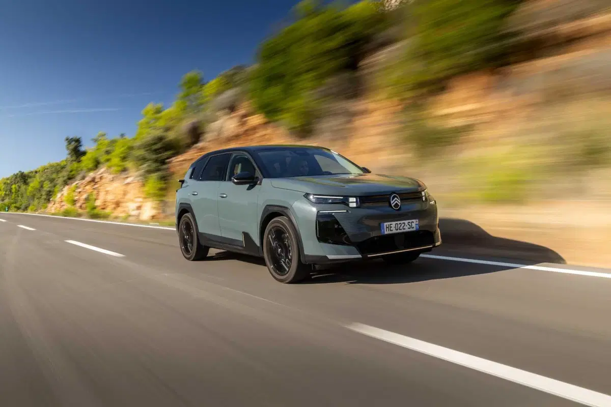 C5 Aircross 2025: SUV Citroën da 29.900 €, più spazio e fino a 100 km in elettrico (25)