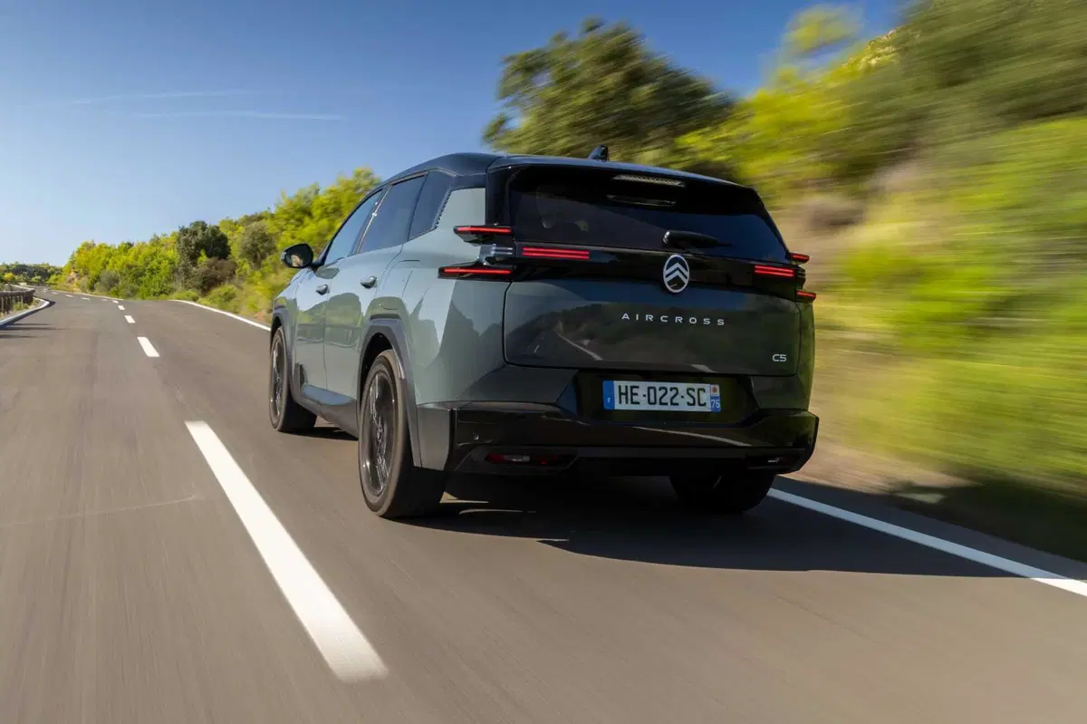 C5 Aircross 2025: SUV Citroën da 29.900 €, più spazio e fino a 100 km in elettrico (26)