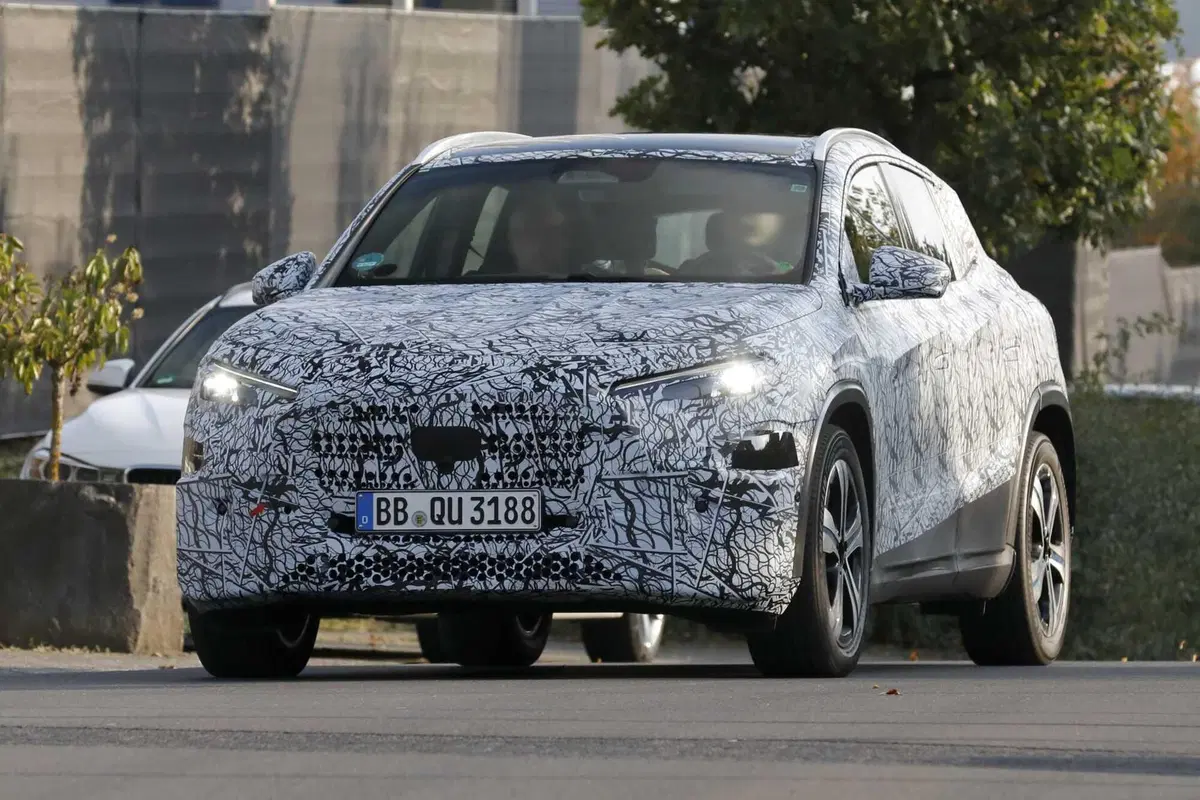 Nuova Mercedes GLA: il SUV entra nell’era elettrica con la piattaforma MMA [Foto Spia]