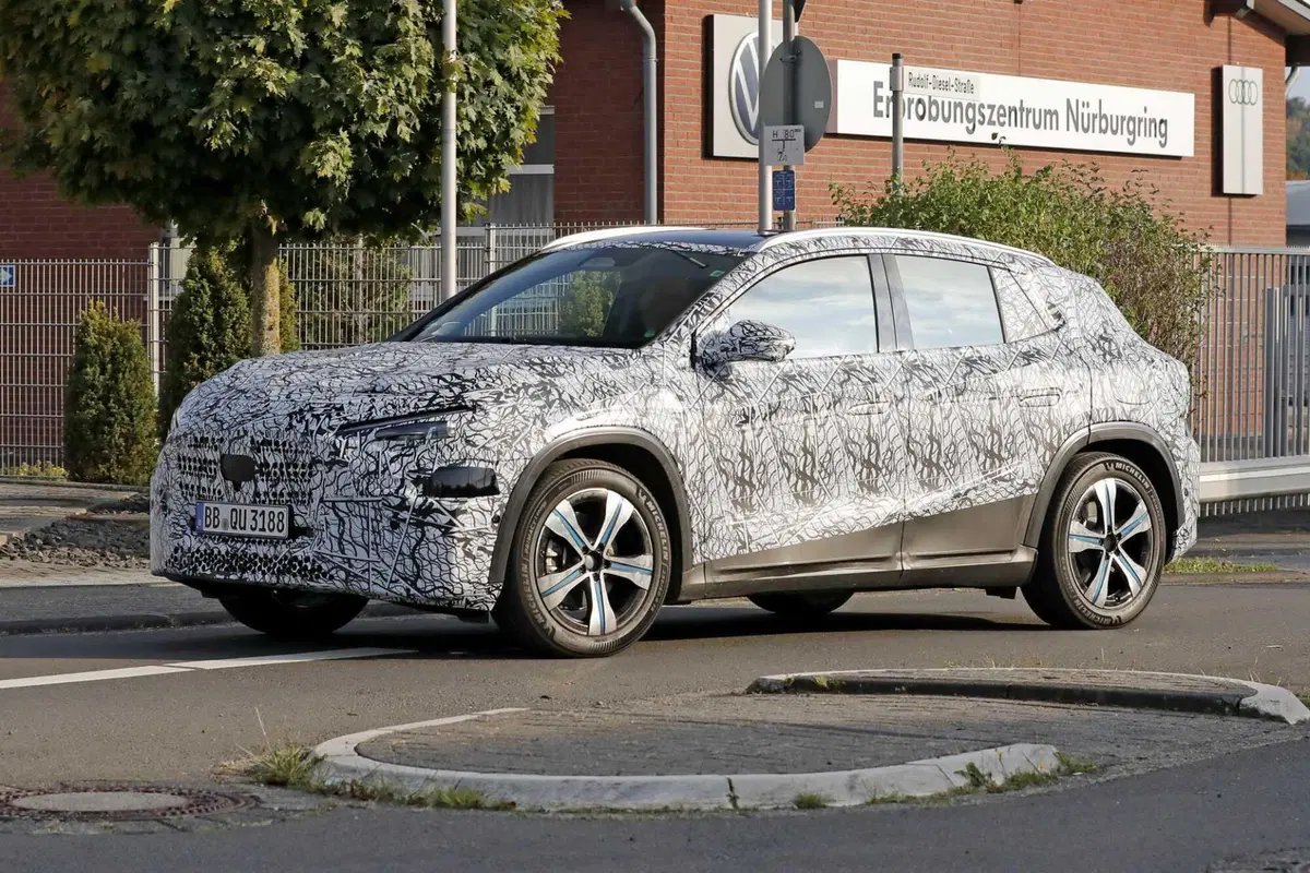 Nuova Mercedes GLA: il SUV entra nell’era elettrica con la piattaforma MMA [Foto Spia] (4)