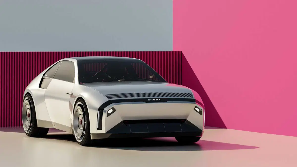 La Skoda 110 R rinasce elettrica: quando la leggenda incontra il futuro (4)