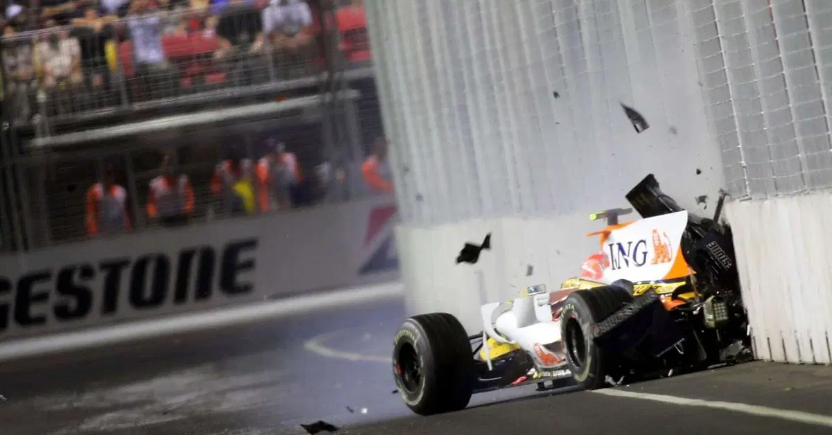 F1. Dal famigerato Crashgate fino alla vittoria di Sainz nel giorno no di Verstappen, 5 momenti iconici del Gran Premio di Singapore