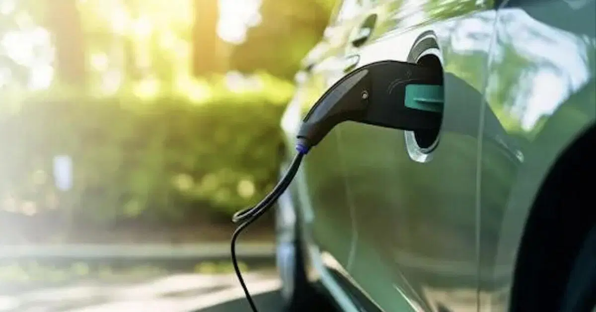 Francia: 50.000 auto elettriche a 95 euro al mese, torna il Leasing Sociale che ha fatto il sold out