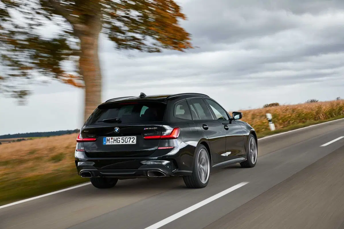 BMW autunno 2025: fino a 392 cv per le Serie M, nuovi fari laser e tecnologie smart