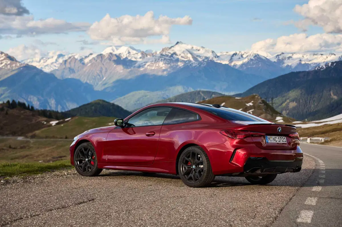 BMW autunno 2025: fino a 392 cv per le Serie M, nuovi fari laser e tecnologie smart (12)