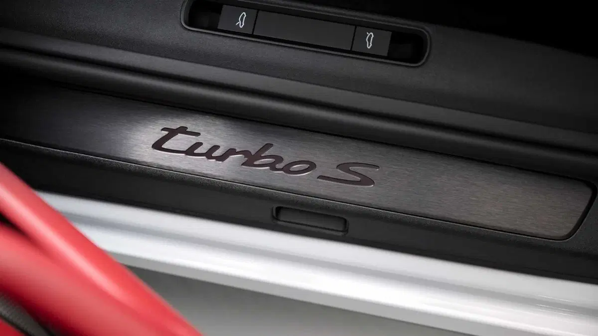 Porsche 911 Cabrio 3.6 Turbo S auto (22)