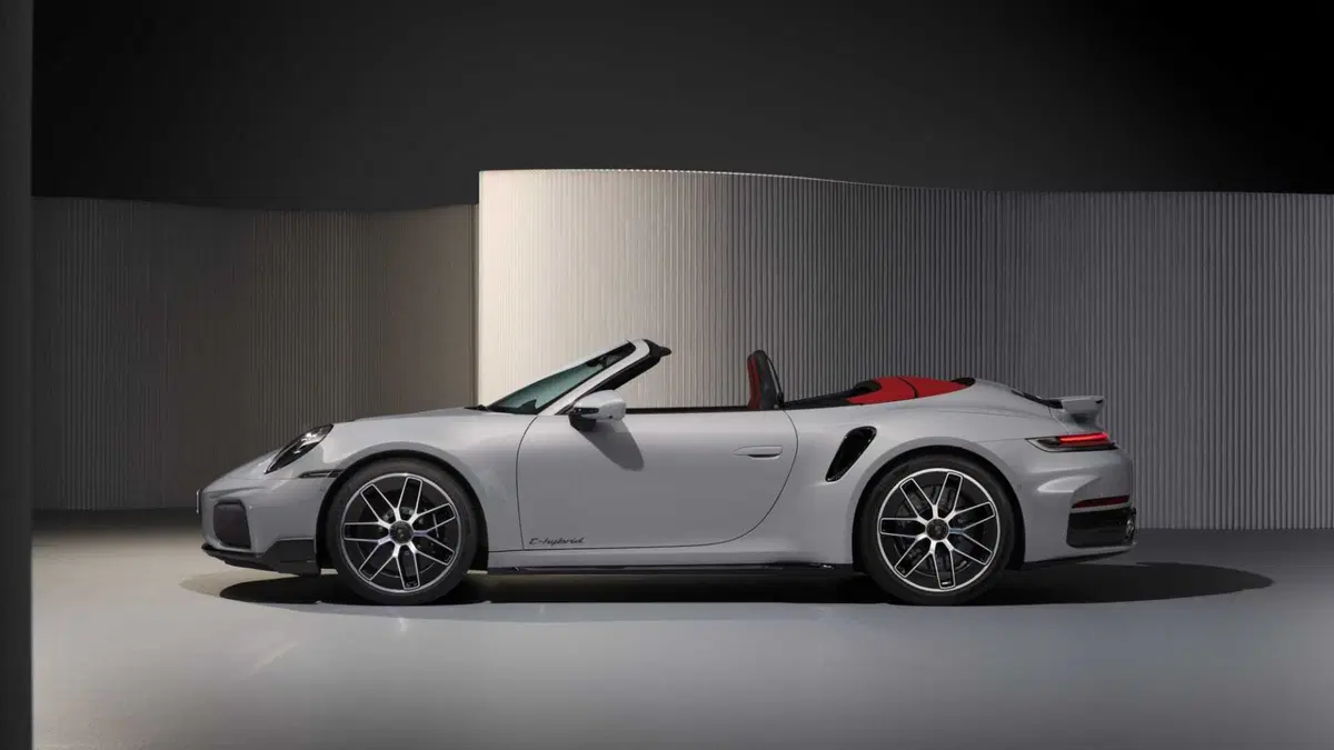 Porsche 911 Cabrio 3.6 Turbo S auto (2)
