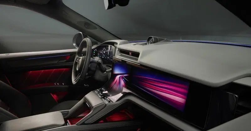 Porsche Cayenne elettrico 2025: interni rivoluzionari con il display pi&ugrave; grande di sempre