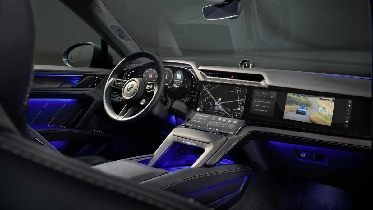 Porsche Cayenne elettrico 2025: interni rivoluzionari con il display più grande di sempre (4)