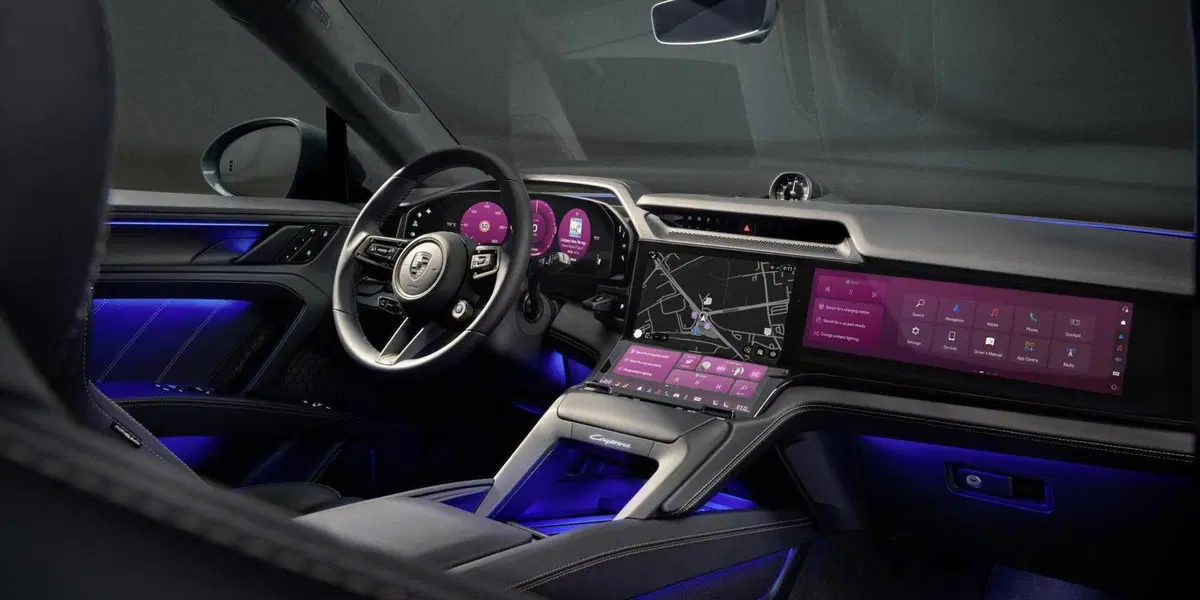 Porsche Cayenne elettrico 2025: interni rivoluzionari con il display più grande di sempre (5)